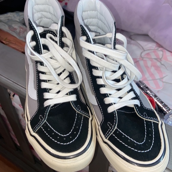 Vans - Picture 2 of 4